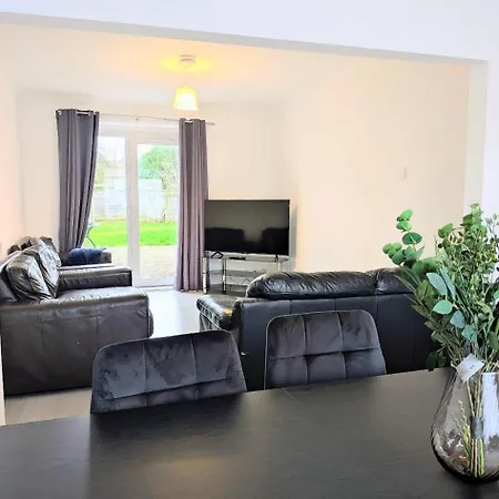 Danebury House Sleeps 13 With Parking York