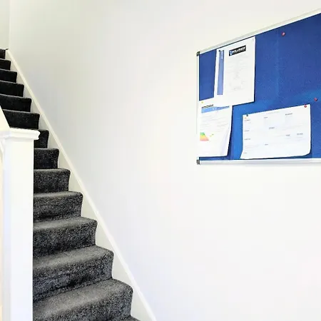 Сasa de vacaciones Danebury House Sleeps 13 With Parking *