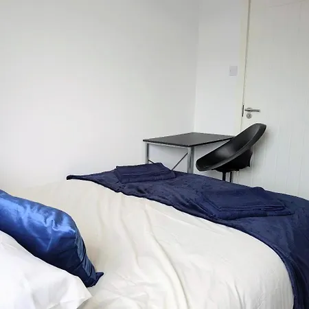 Danebury House Sleeps 13 With Parking Сasa de vacaciones *