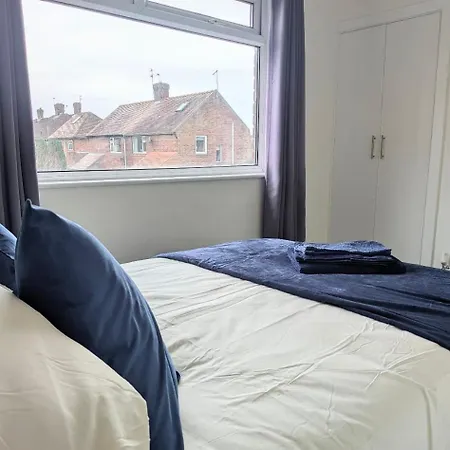 Danebury House Sleeps 13 With Parking York