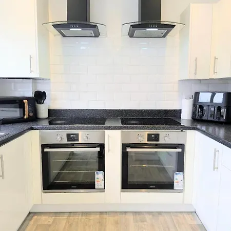 Danebury House Sleeps 13 With Parking Ferienhaus York