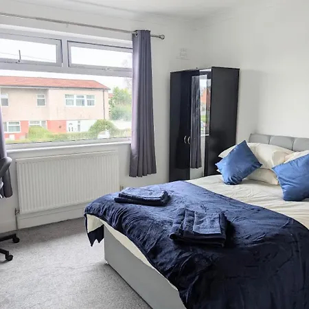 Danebury House Sleeps 13 With Parking York
