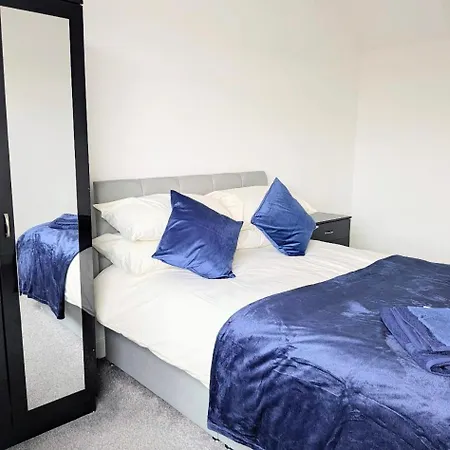 Danebury House Sleeps 13 With Parking Ferienhaus York