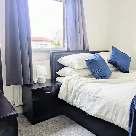 Ferienhaus Danebury House Sleeps 13 With Parking