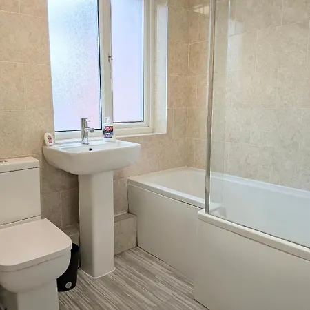 Ferienhaus Danebury House Sleeps 13 With Parking