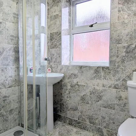 Danebury House Sleeps 13 With Parking Ferienhaus *
