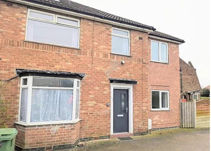 Danebury House Sleeps 13 With Parking Сasa de vacaciones