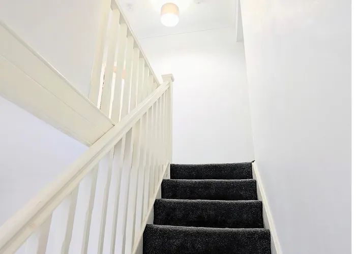 Danebury House Sleeps 13 With Parking Сasa de vacaciones *