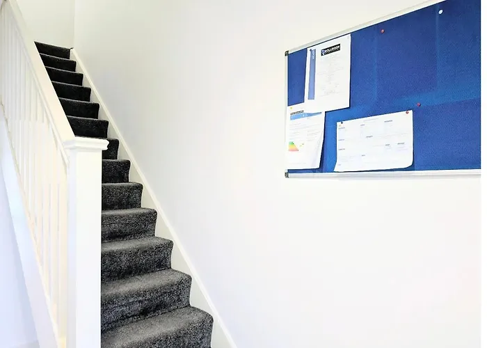 Сasa de vacaciones Danebury House Sleeps 13 With Parking *