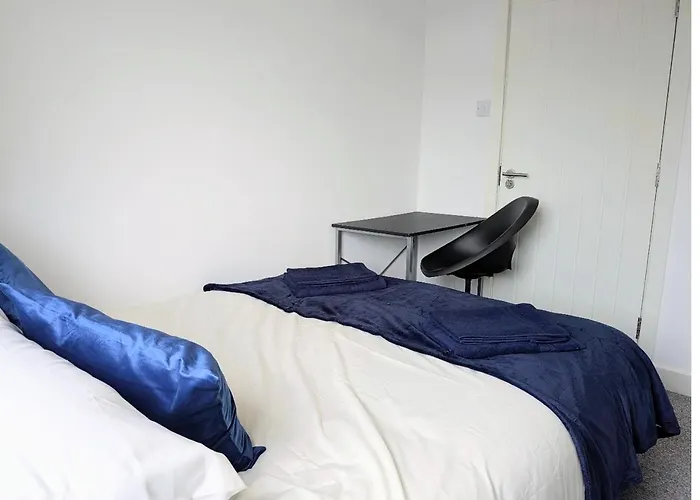 Danebury House Sleeps 13 With Parking Сasa de vacaciones *