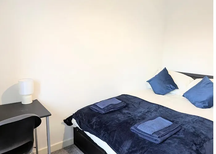 Danebury House Sleeps 13 With Parking * York
