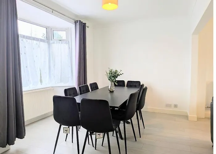 Сasa de vacaciones Danebury House Sleeps 13 With Parking York