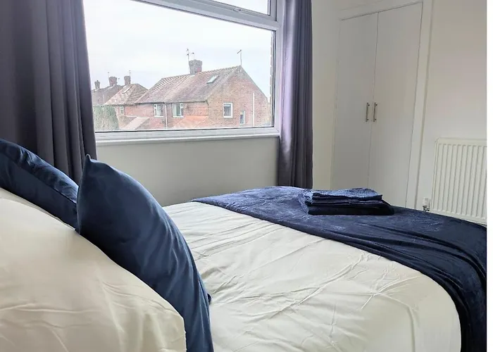 Danebury House Sleeps 13 With Parking York