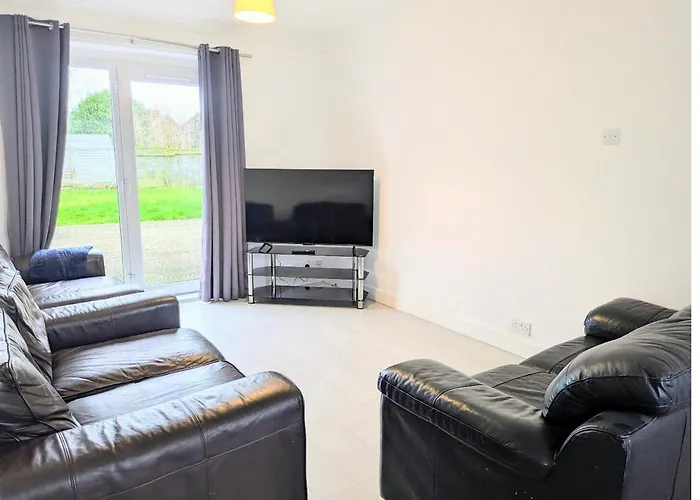 Danebury House Sleeps 13 With Parking * York