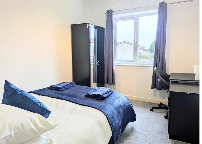 Danebury House Sleeps 13 With Parking Сasa de vacaciones *