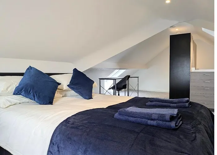 Danebury House Sleeps 13 With Parking Сasa de vacaciones *