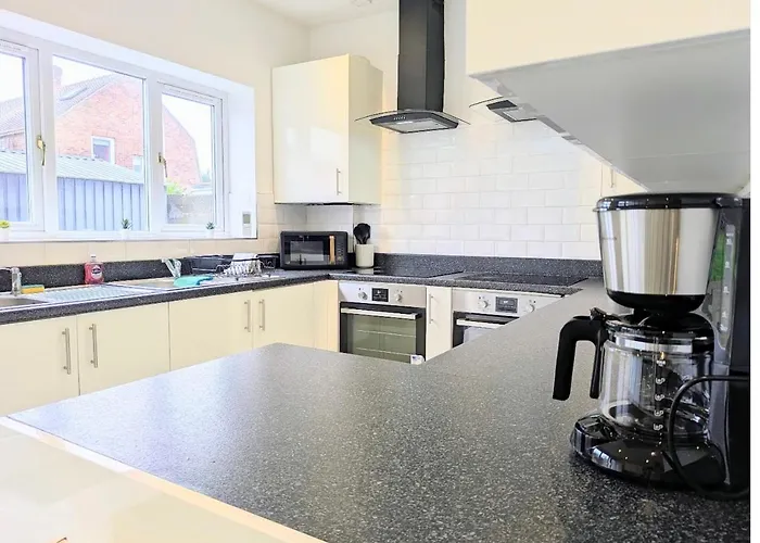 Danebury House Sleeps 13 With Parking Сasa de vacaciones