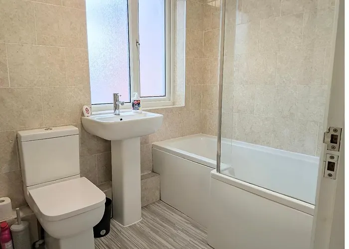 Сasa de vacaciones Danebury House Sleeps 13 With Parking