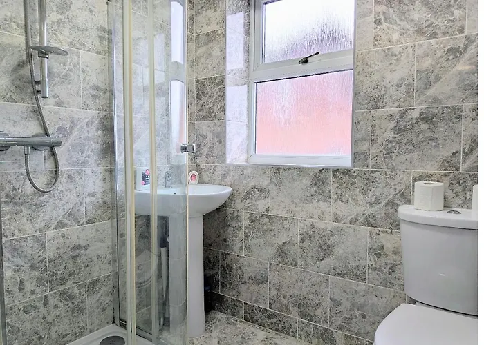 Danebury House Sleeps 13 With Parking Сasa de vacaciones *