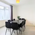 펜션 Danebury House Sleeps 13 With Parking 요크