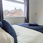 Danebury House Sleeps 13 With Parking 요크