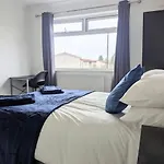 펜션 Danebury House Sleeps 13 With Parking