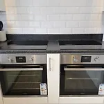 펜션 Danebury House Sleeps 13 With Parking *