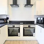 Danebury House Sleeps 13 With Parking 펜션 요크