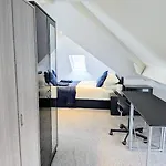 Danebury House Sleeps 13 With Parking 펜션 *